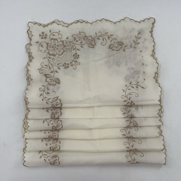 Embroidered cutout Table runner, 6 placemats and 6 napkins Unbleached - Picture 6 of 8